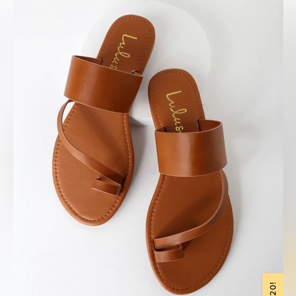 Lulu’s tan sandals
